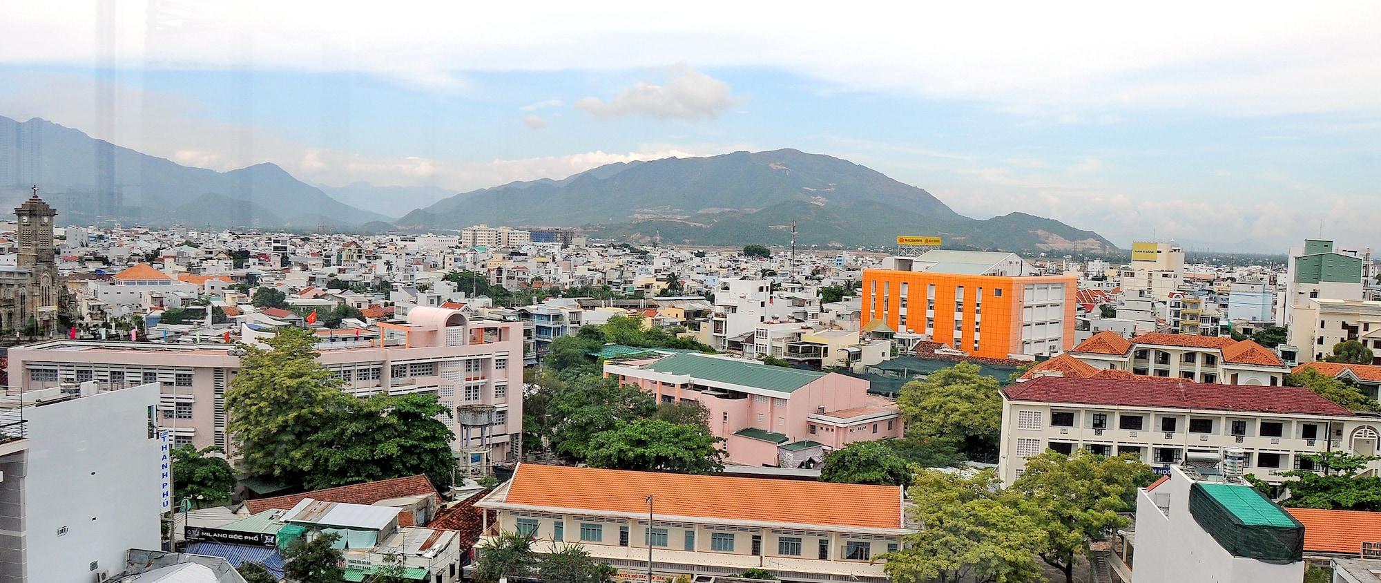 Full House Hotel Nha Trang Exteriör bild